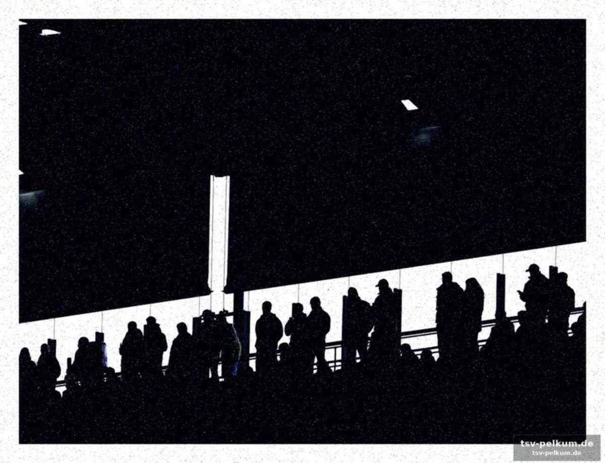 Unfall im stadion: sturz eine treppe hinunter