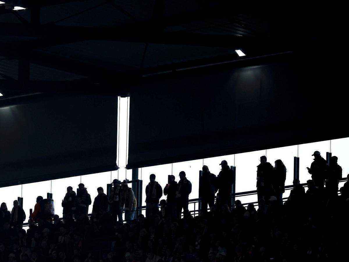 Traurige nachrichten aus der bundesliga: 90-jähriger fan stirbt nach sturz
