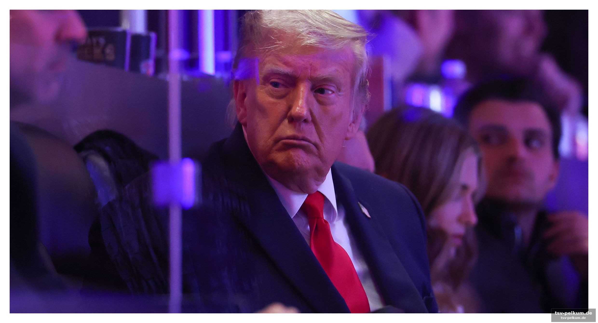 Trump buht bei knicks-spiel – hält es für jubel