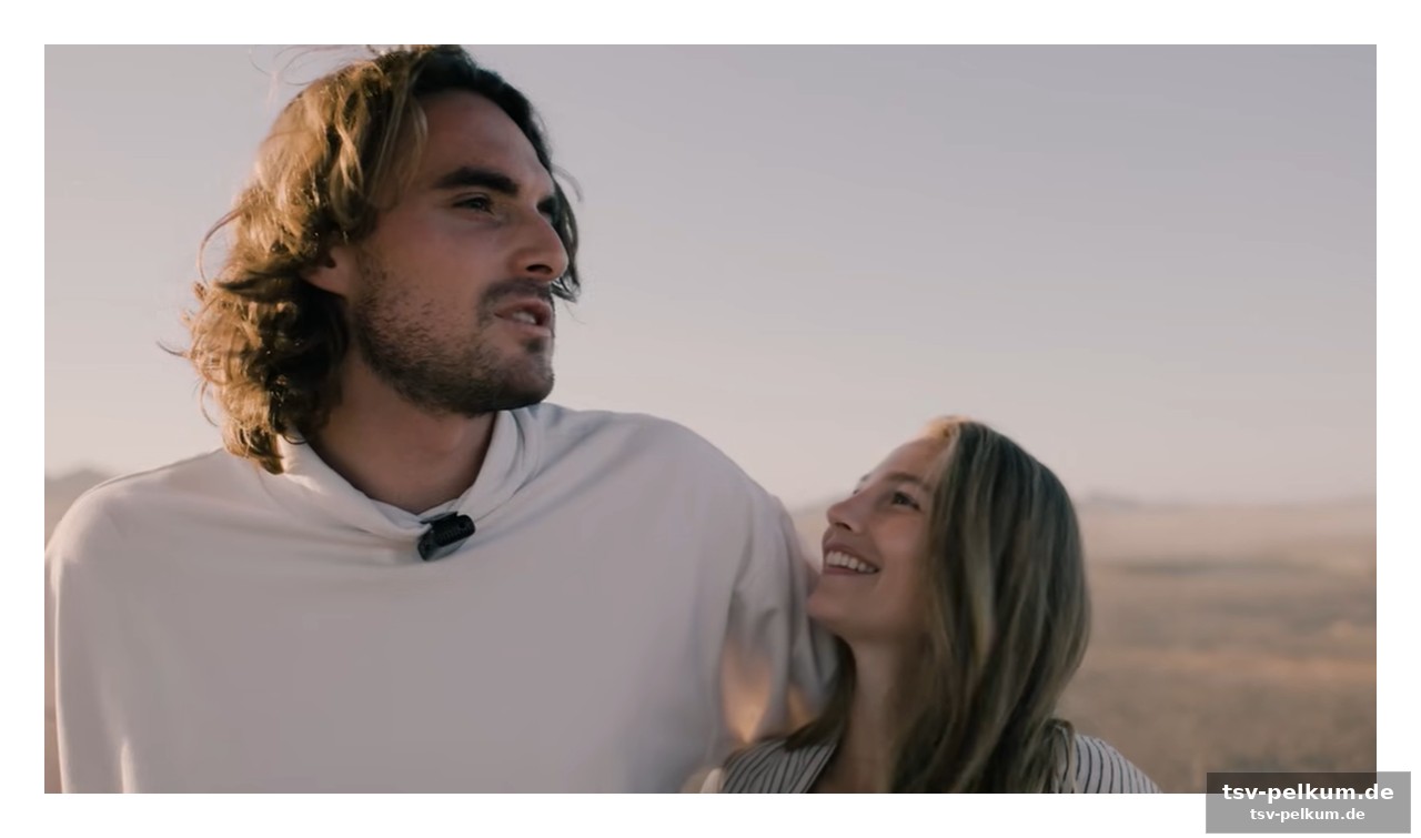 Kristen thomas: der ruhepol im leben tsitsipas
