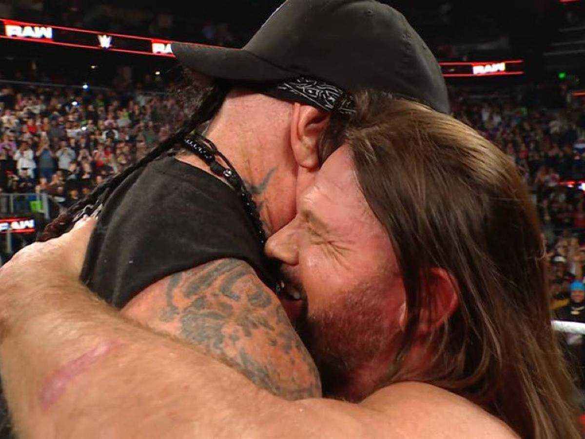 Überraschung bei raw: the undertaker kündigt hall of fame-ehrung für aj styles an