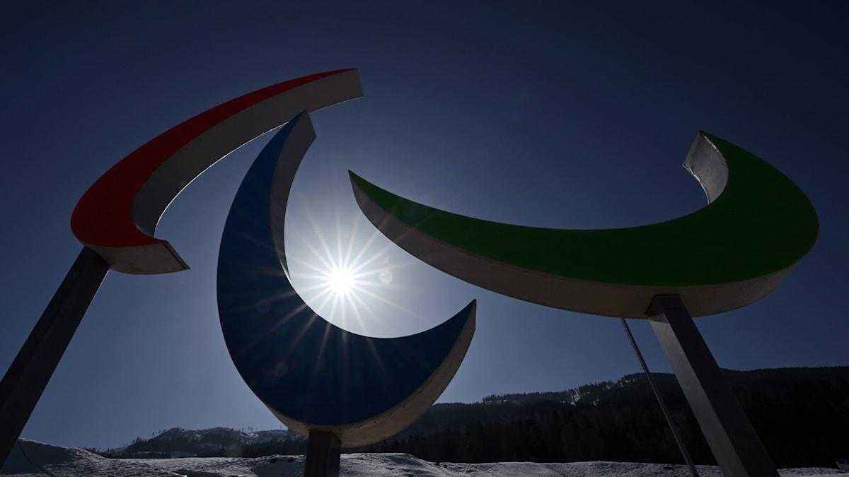 Ukraine boykottiert paralympics-abschluss: flagge des staatsmörders wird gehisst