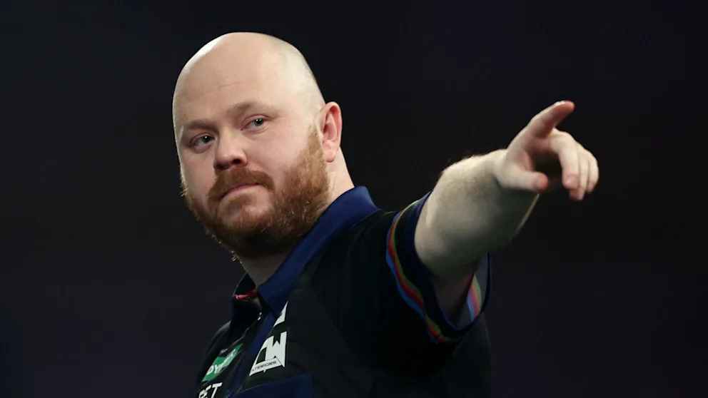 Unglaublich! Darts-Sensation: „Happy Feet“ Hood schockt die WM!