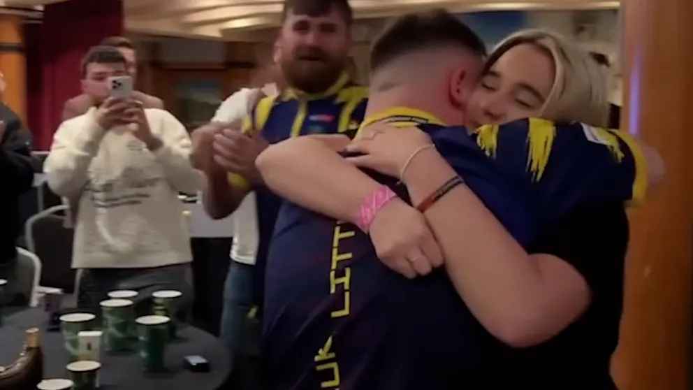 Unglaublich! Darts-Superstar Littler feiert WM-Triumph in Tränen!