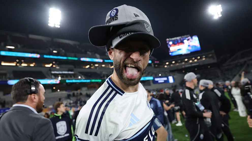 Unglaublich! Müller Küsst Pokal – So feiert Bayern-Legende den MLS-Finale-Einzug!