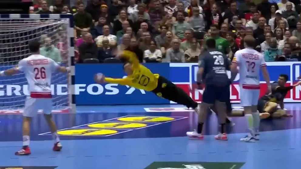 Unglaublich! österreicher hält zwei handballtore wie aus dem fußball!