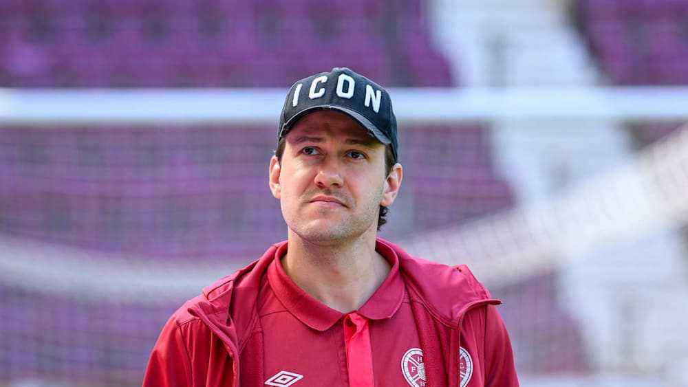 Unglaublich! peter haring stürzt sich ins niederösterreichische fußball-abenteuer