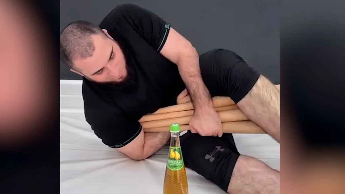 Unglaubliche muskelkraft: baseballschläger wie nüsse!