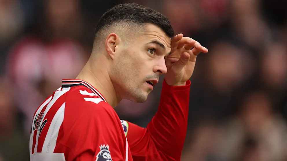 Unglaubliche szenen in der premier league: xhaka-fan-zoff unterbricht spiel!