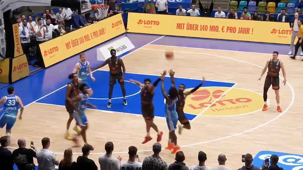 unglaublicher buzzer beater: swope entscheidet derby knapp!