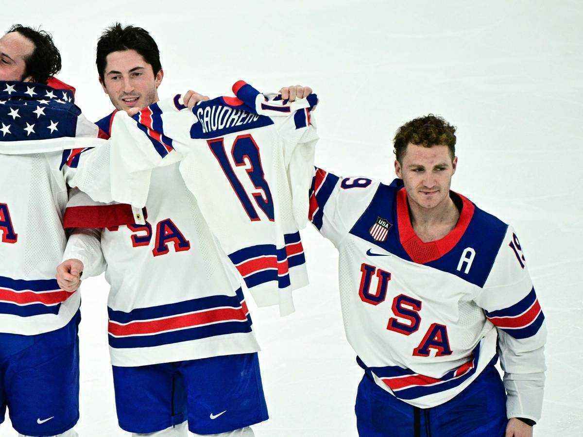 Us-eishockeyteam ehrt verstorbenen johnny gaudreau mit emotionalem olympiasieg