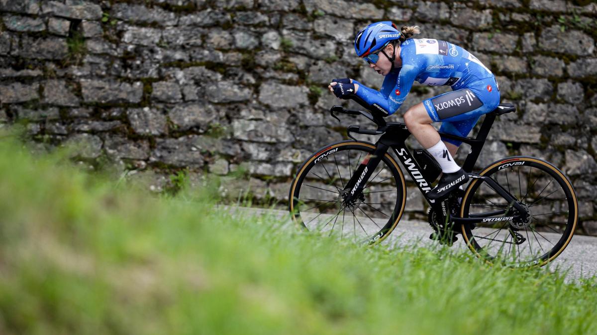 Van der breggen dominiert zeitfahren beim giro d'italia!