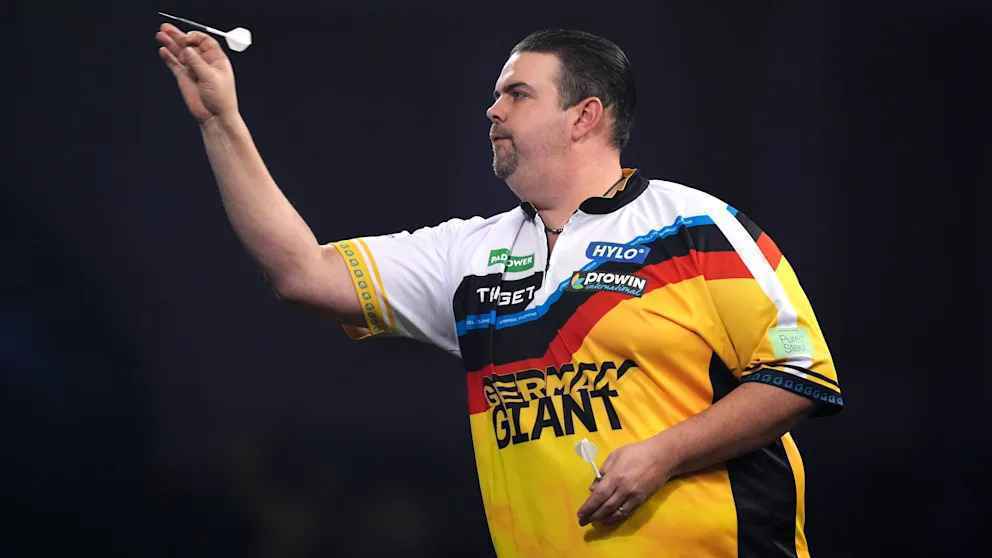 Van Gerwen demoliert Deutschland! Darts-WM: Horror-Abend für Clemens und Merk!