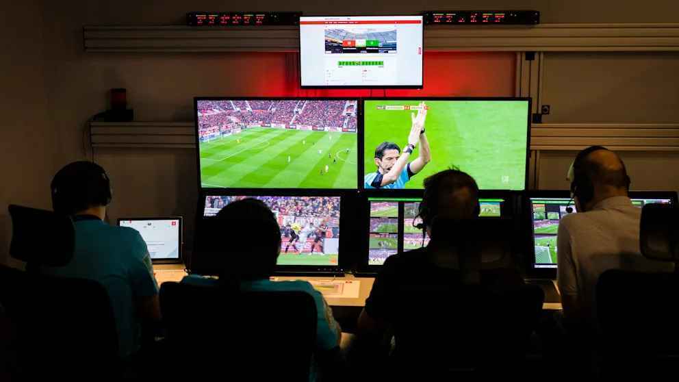 Var-debatte: marcel reif fordert abschaffung des videobeweises