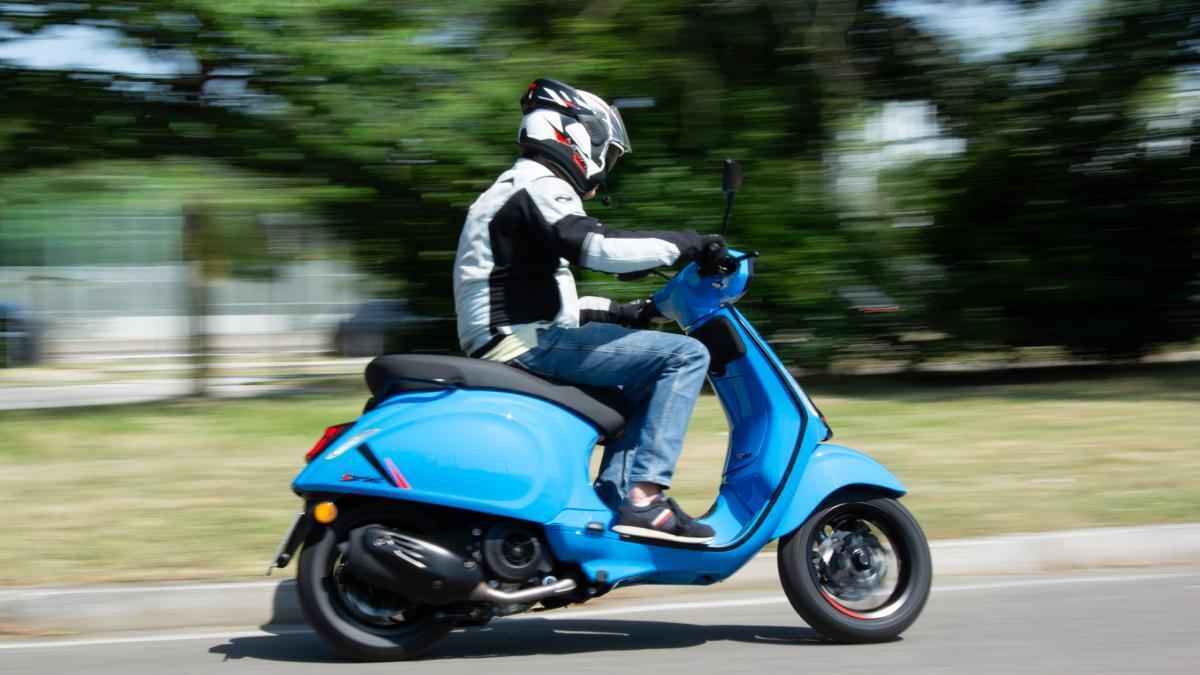 Vespa sprint s 125: der junge sportler im klassischen gewand