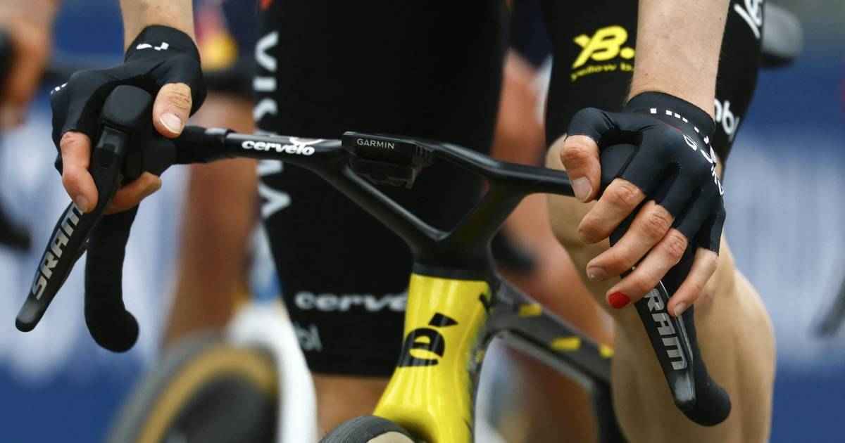 Vingegaard überrascht: roter nagellack beim giro-start!