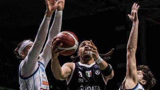 Virtus bologna triumphiert gegen napoli und steht im halbfinale