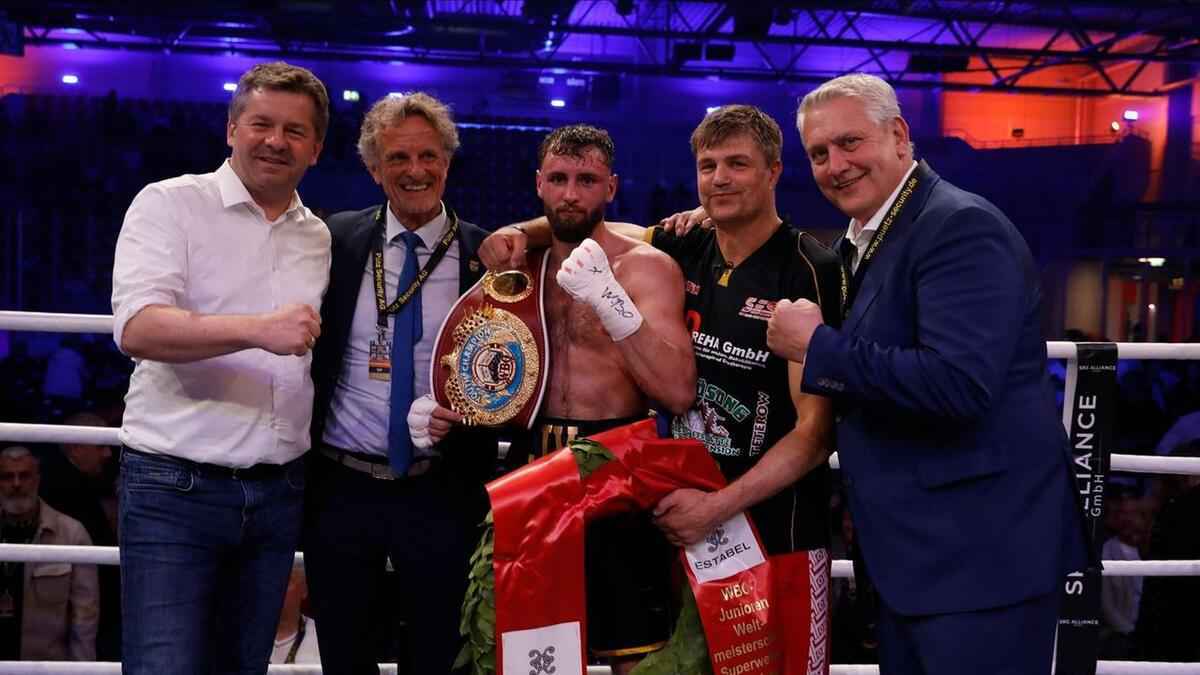 Vogel zerquetscht ahmeti-rekord und deines schreibt comeback-märchen