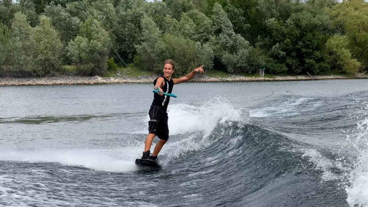 Wakeboard-elite trifft am fühlinger see aufeinander: spektakel bei 'eat play love'