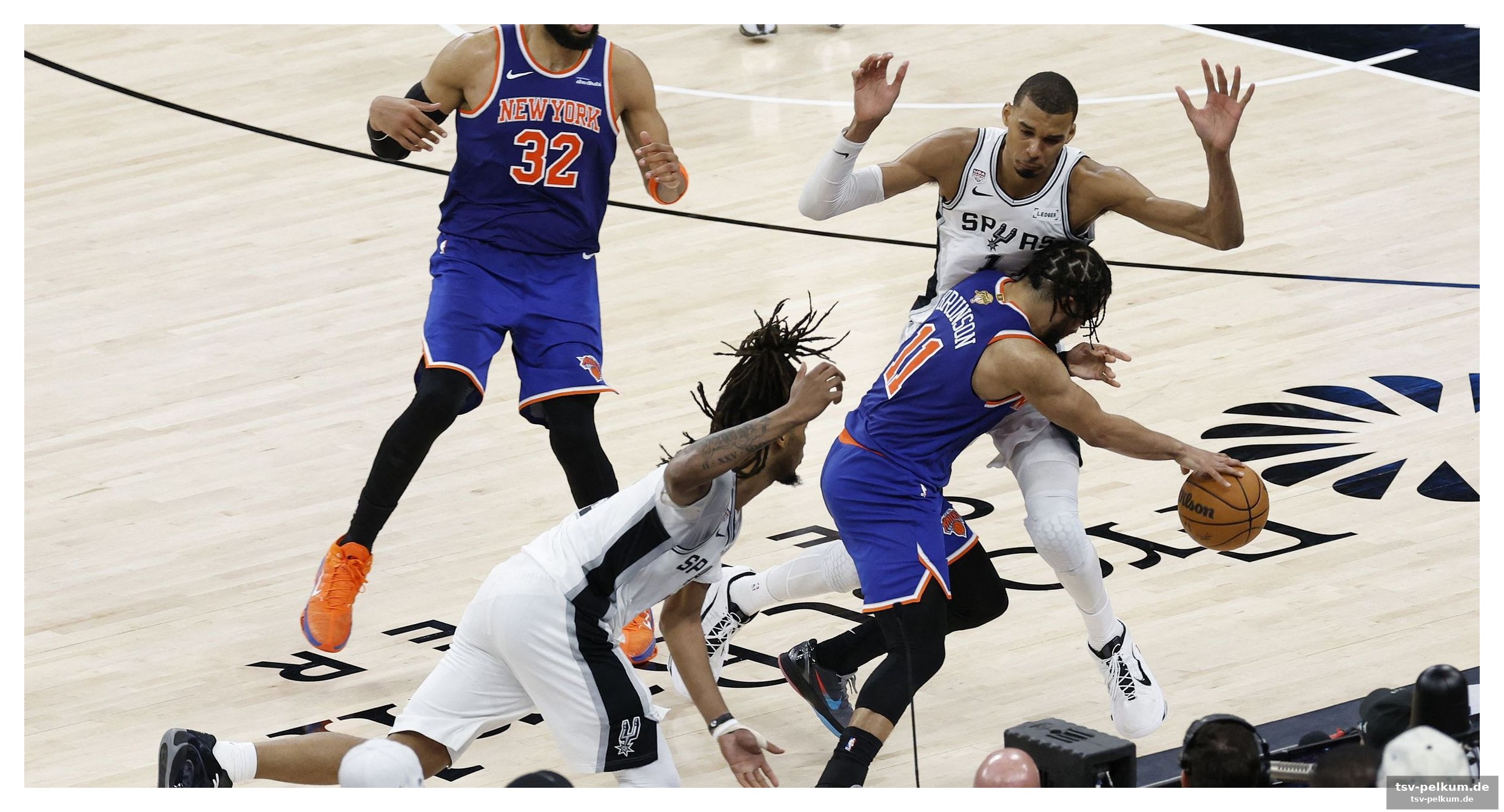 Knicks schreiben geschichte – und ariel hukporti sitzt nur