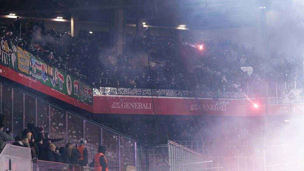 Wiener derby: rapid-fans sorgen für spielunterbrechung und drohende strafe