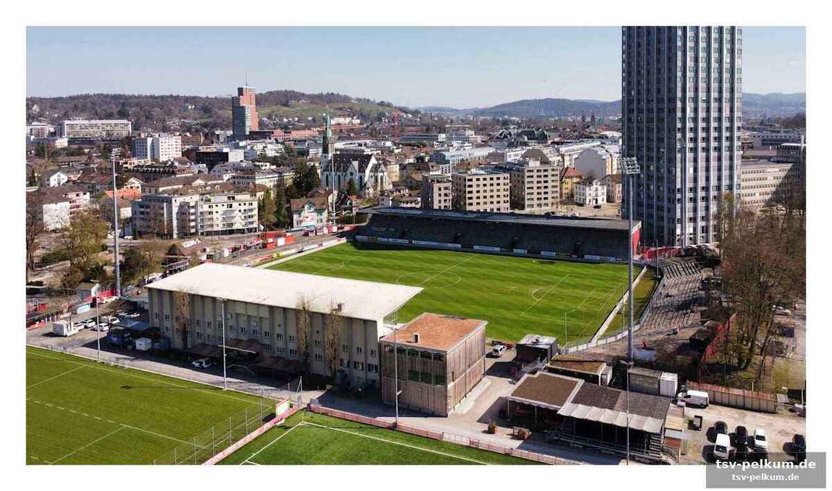 Neue tribünen und moderne infrastruktur
