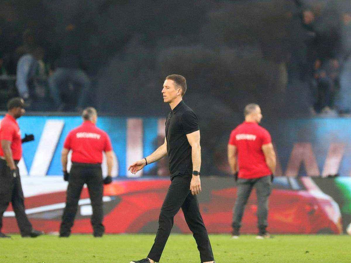 Wolfsburg zündelt am abgrund – hecking soll bauer beerben