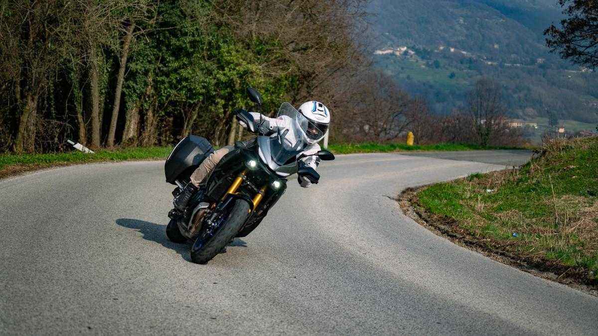 Yamaha tracer 7 gt y-amt: die zukunft des tourenfahrens ohne kupplung?