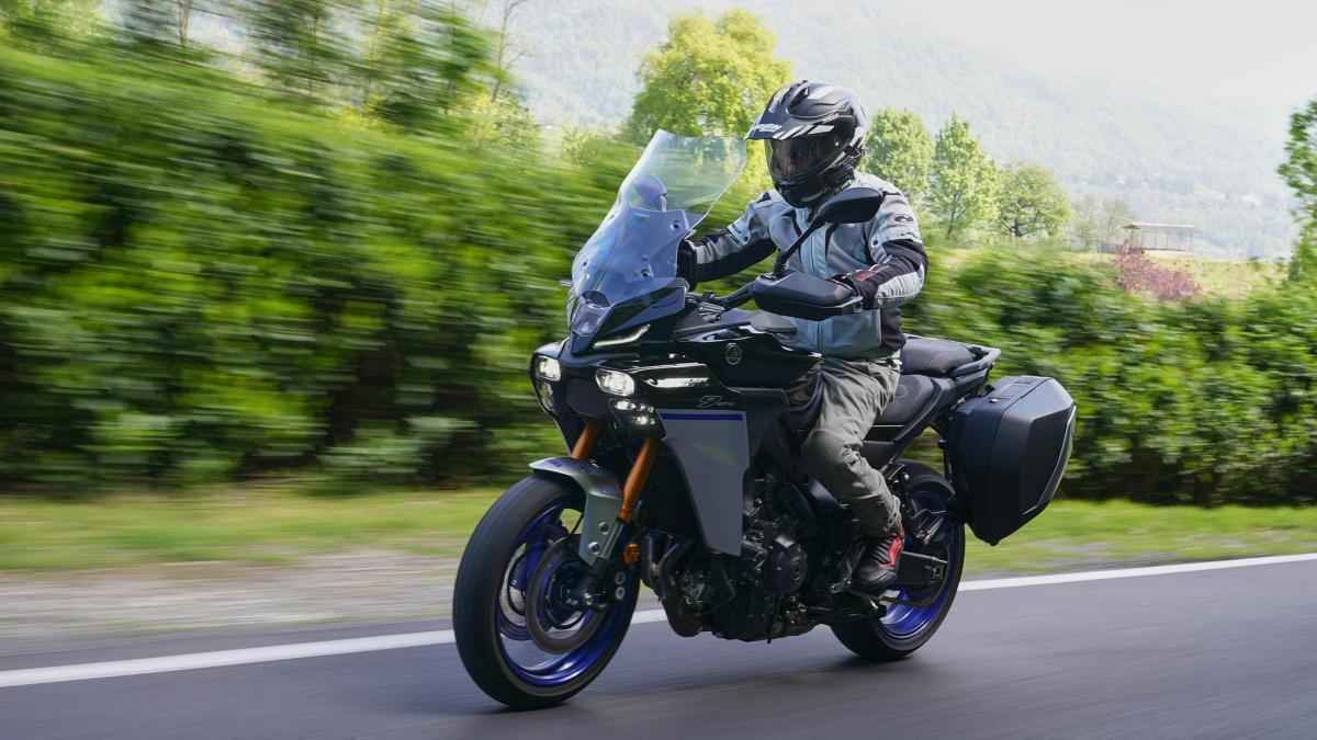Yamaha tracer 9 gt+: die königin der sporttourer erobert die straßen!